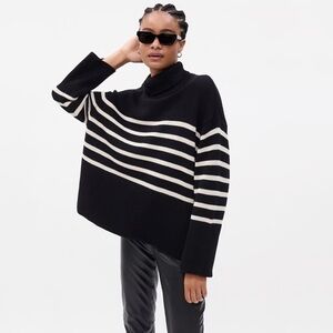 Gap Women’s Black and White Striped Oversized Turtleneck Sweater Size La…